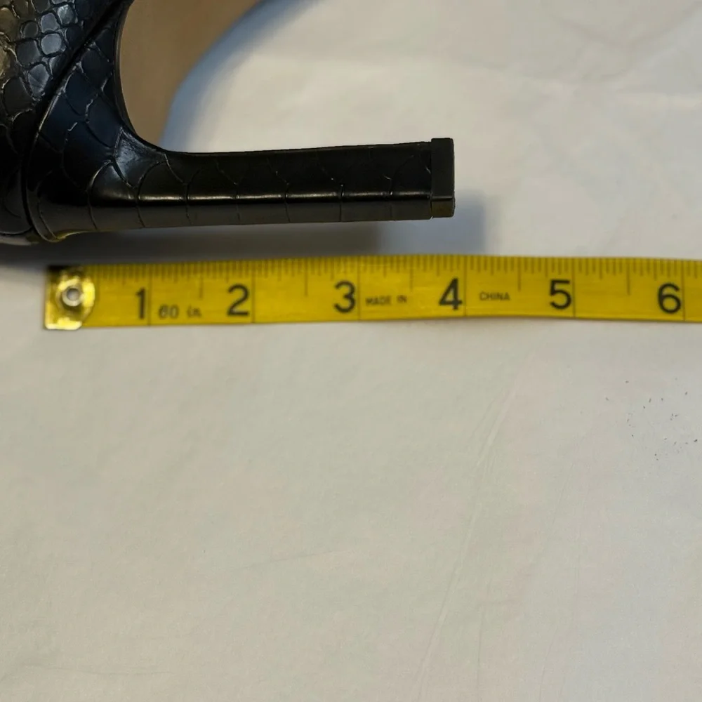 Vince Camuto Black Ankle 4” Booties EUC - Picture 8 of 8